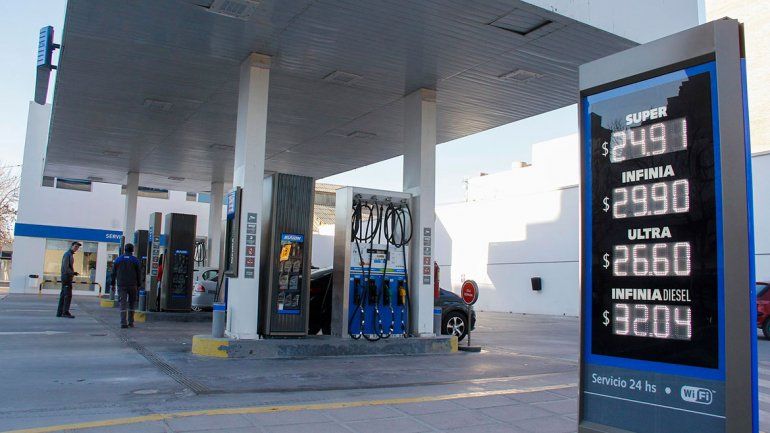 Los precios fueron remarcados ayer en las estaciones de servicio cipoleñas.