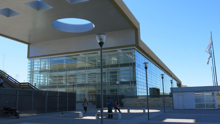 Se hacían pasar por compradores de autos, pedían dar una vuelta y los robaban