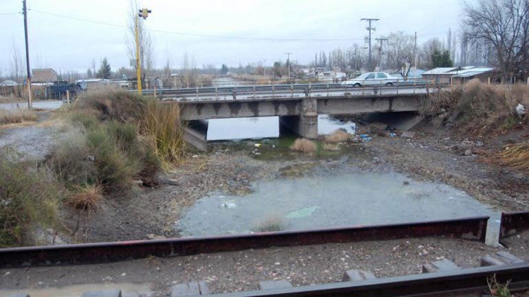 Las barriadas de los puentes podrán acceder al servicio de cloacas.