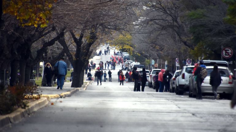 Caos en el centro de Neuquén: organizaciones vuelven a cortar toda la Avenida