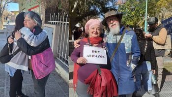 quien es la cipolena que anda por la vida y la calle ofreciendo abrazos