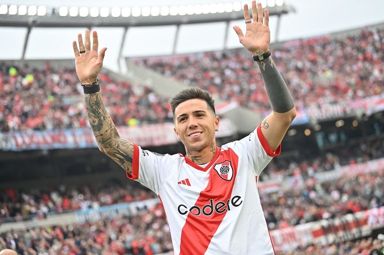 Enzo Fernández fue homenajeado por River y la gente cantó contra los franceses