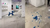 insolito: recorria un museo en miami y destrozo una millonaria escultura