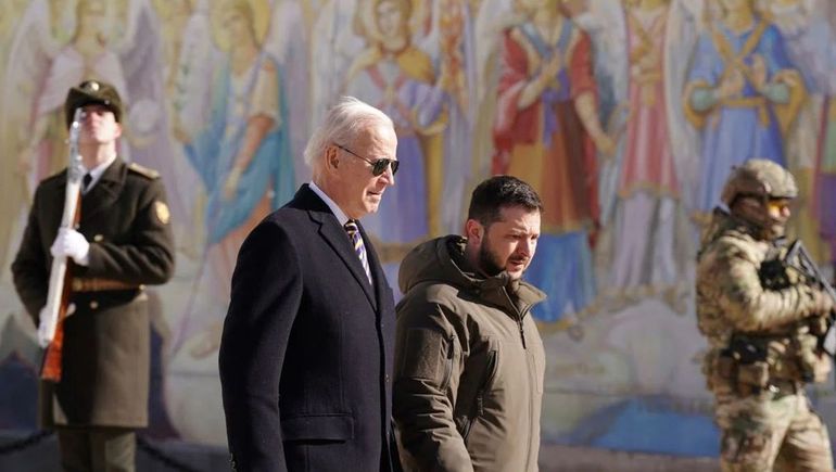 Ucrania: en un viaje sorpresa, Biden se reunió con Zelenski