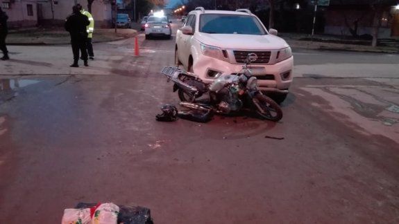 Joven motociclista resultó herido en un choque