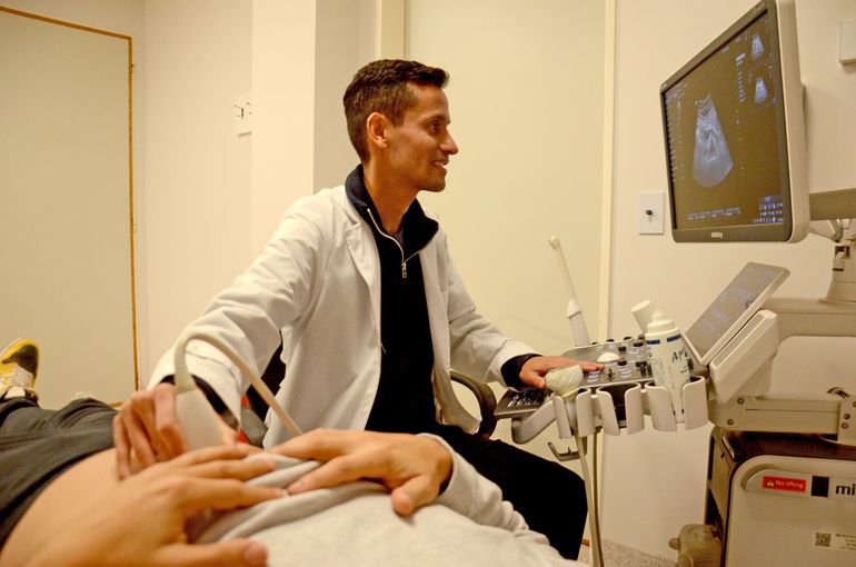 Domingo Chirinos llegó a Cipolletti sin conocer a nadie y se hizo muy querido en Leben Salud.