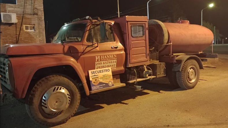 El camión regador robado en Cinco Saltos fue recuperado en Río Colorado. Se lo había robado un empleado con seis días de antigüedad.&nbsp;
