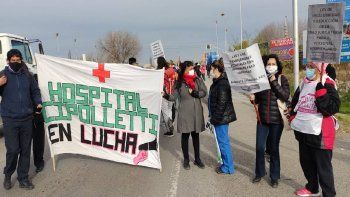 hospitalarios cortan un carril de la ruta en los puentes