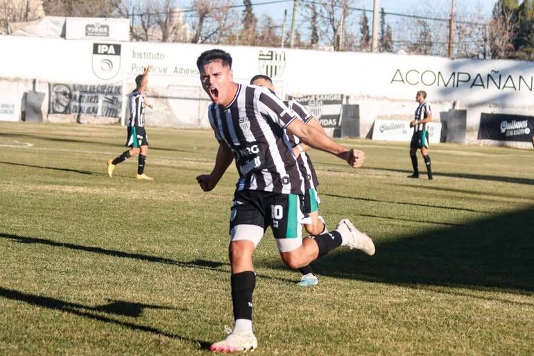 Alex Díaz grita con todo su gol. Foto: Anahí Cárdena