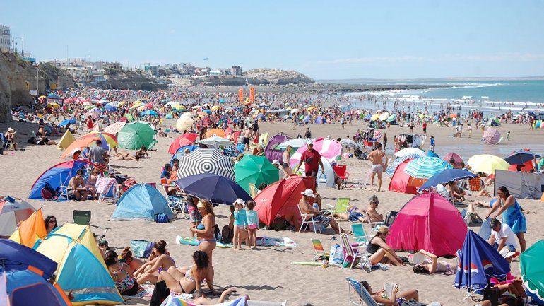 Las Grutas vive el carnaval  desbordada de turistas
