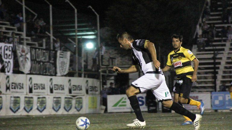 Farías ha tenido pocas chances en el último tiempo por el buen momento del Monito Opazo en la delantera.