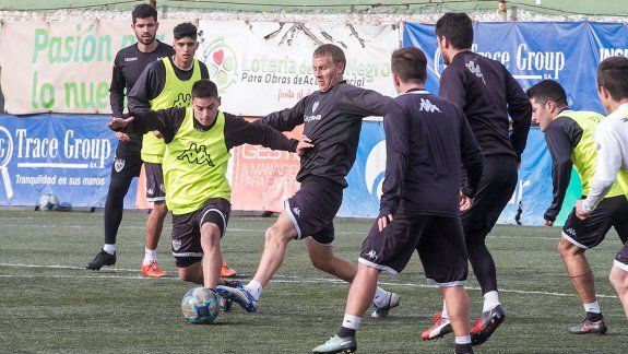 Martín Zbrun, capitán y segundo central de Cipolletti, será titular.