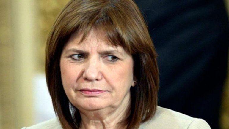 Patricia Bullrich fue escrachada en Bariloche por Sergio Maldonado y un grupo de manifestantes