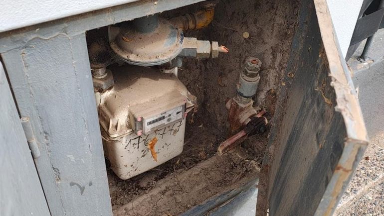 Cortó el gas y se llevó un pedazo de caño de cobre.