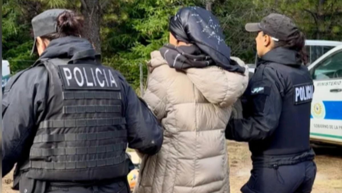 Victoria Dolores Núñez Fernández, de 34 años, está acusada de participar del ataque incendiario del 18 de enero, en el que quemaron 10 vehículos en una estancia de Chubut.&nbsp;