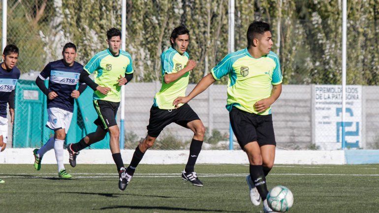 San Sebastián se presentó en sociedad y fue goleado por La Amistad.