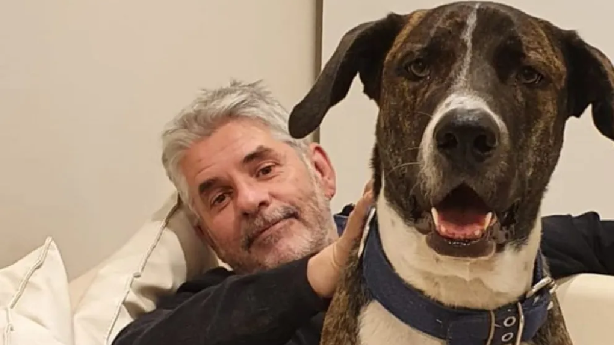 El intendente Luis Albrieu y su perro Polo.&nbsp;