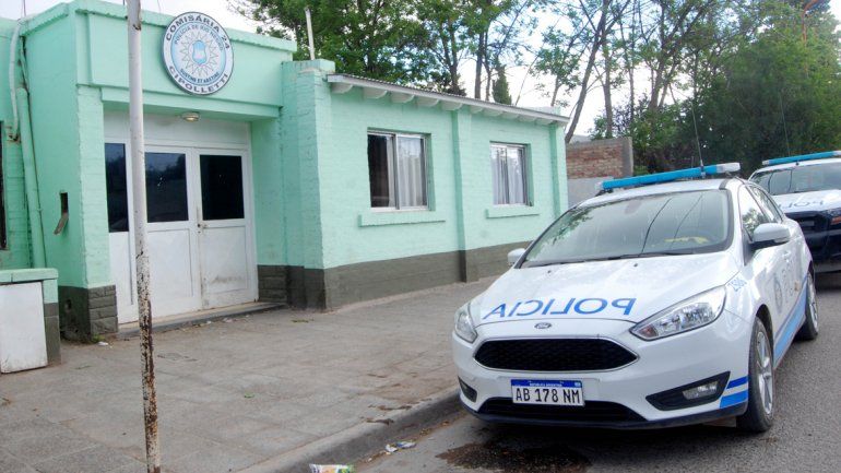 Tenía un auto robado en su patio pero no sabía nada