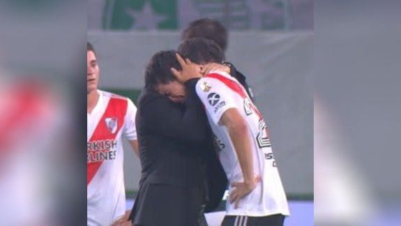 El llanto de Nacho Fernández y el emotivo abrazo de Gallardo