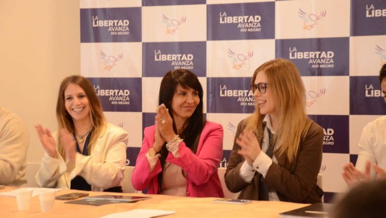 Aplausos y alegría en la presentación de Villaverde junto a Lemoine y Ponce. Foto María Isabel Sánchez.