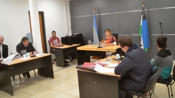 En la audiencia de formulación de cargos, que fue presidida por la jueza Sonia Martín, la acusada fue notificada del grave delito que le imputan.
