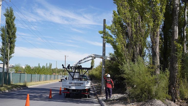 Avanza la obra de iluminación LED sobre la calle Maestro Espinosa