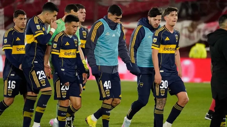 Sin Rojo y en una profunda crisis, Boca recibe a Racing en un picante clásico: hora, formaciones y TV