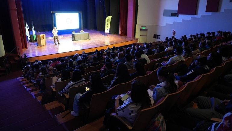 Las actividades continuarán durante hoy y mañana viernes en el Teatro del CCC y el Complejo Deportivo Municipal.