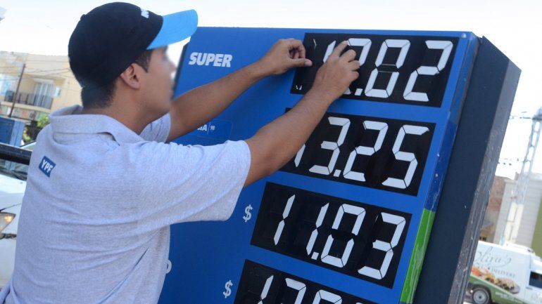 Congelaron el precio de la nafta y gasoil por tres meses
