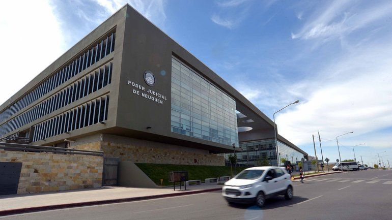 Lo denunciaron por abusar de un nene y se pegó un tiro en Neuquén