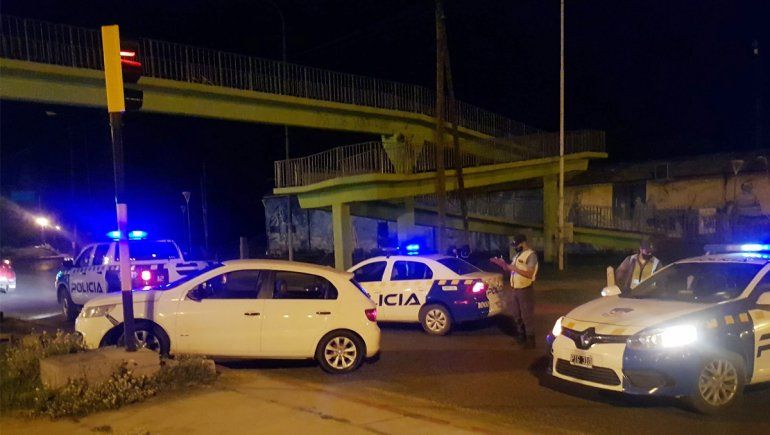 Borracho, huyó de un control y chocó en la segunda rotonda