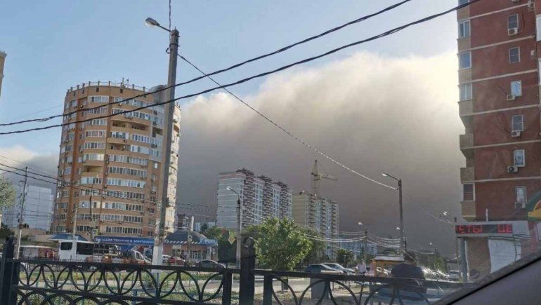 Twitter: fuerte tormenta de arena se traga una ciudad de Rusia. | Foto: redes Telegram.