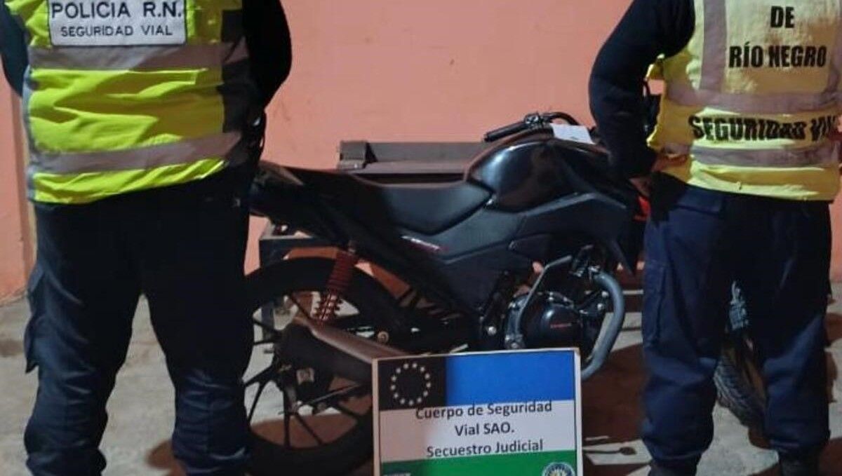 La moto Honda era transportada en una camioneta. La investigación determinó que había sido denunciada como robada.&nbsp;