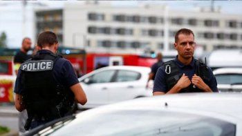 ataque a punaladas en paris: murieron cuatro policias