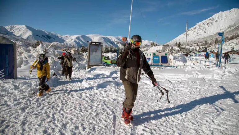 En Bariloche se descartó el cierre anticipado de la temporada en cerro Catedral.