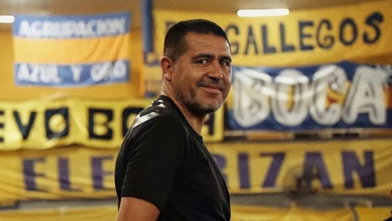 Juan Román Riquelme y el Consejo de Fútbol de Boca deberán analizar la oferta.