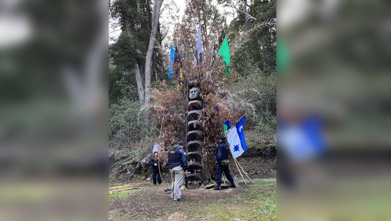Vecinos de Villa Mascardi quieren sacar un altar sagrado mapuche de las tierras desalojadas