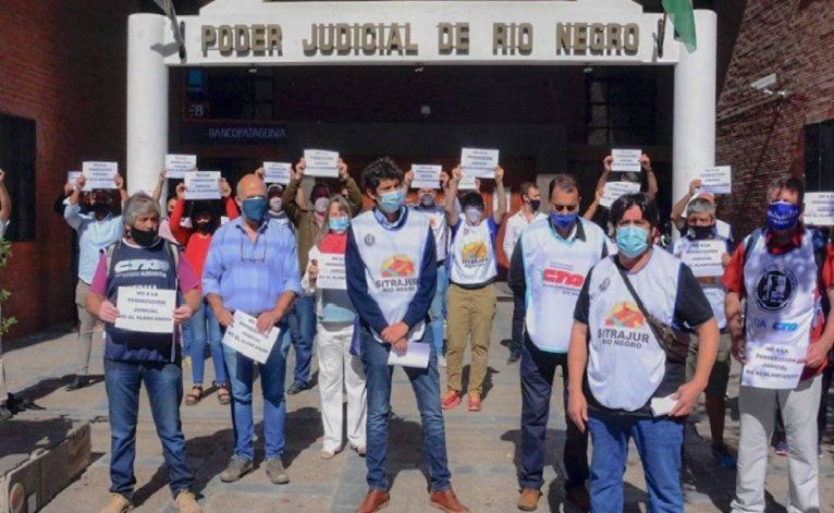 Organizaciones sindicales se manifestaron en Viedma en apoyo a Barreno.