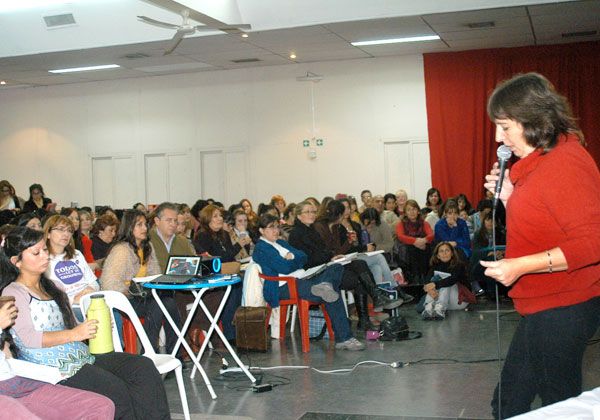Debaten sobre acoso sexual y nuevas tecnologías