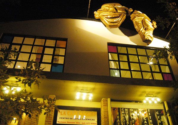 La danza y folclore sacuden La Caja Mágica