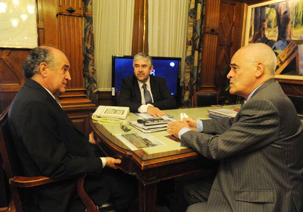 Los ministros González y Oliva gestionaron fondos