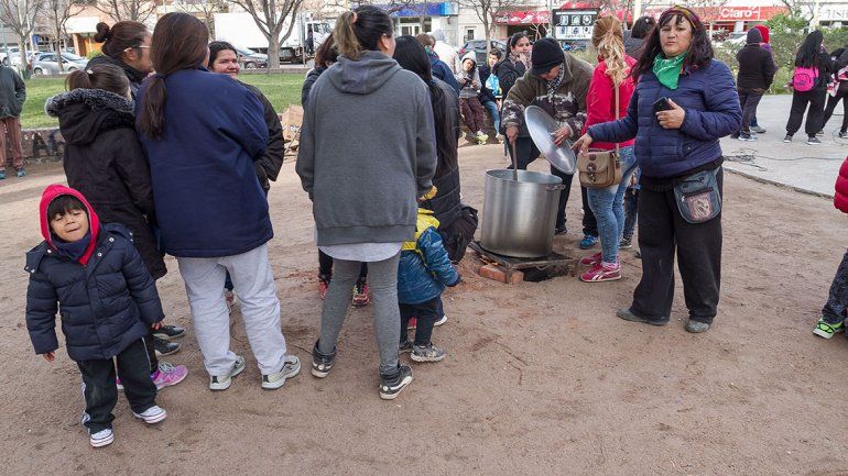 Las ollas populares quedarán como un triste testimonio del hambre de estos años.