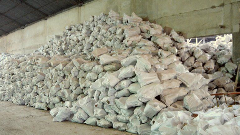 El Municipio adquirió y acopió mucha leña