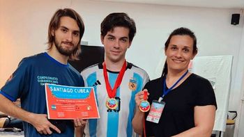 un santiagueno armo un cubo de rubik en menos de un segundo y se consagro campeon