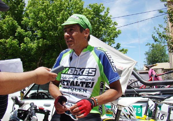 Perdió la etapa, pero es líder