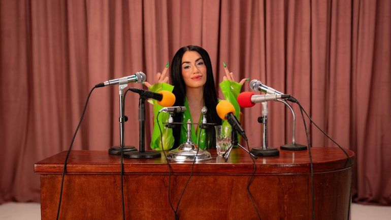 Lali Espósito se presentó en un programa en España y lanzó un pequeño palito a Javier Milei.