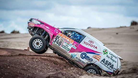 Reina llegó 44ª en la octava etapa, que fue recortada por el clima.