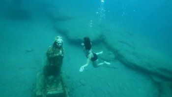 mira el impactante corto grabado en las playas de las grutas
