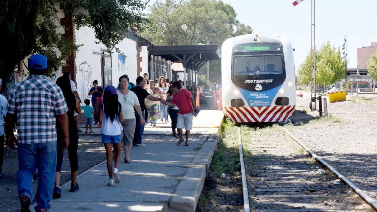 La mayoría de los neuquinos y cipoleños que se trasladan en tren lo hacen para estudiar o trabajar. &nbsp;
