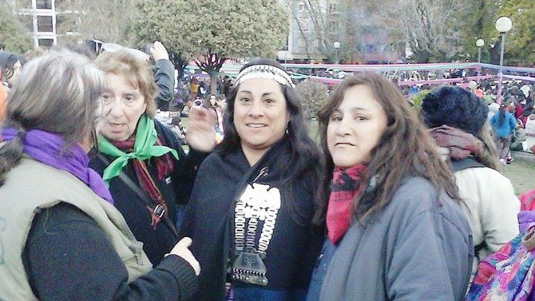 Calderón llevó su solidaridad a la referente mapuche Relmu Ñanku.